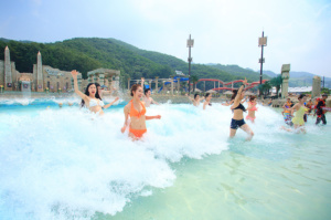 Surf Wave Pool - Vivaldi Park Ocean World, Korea