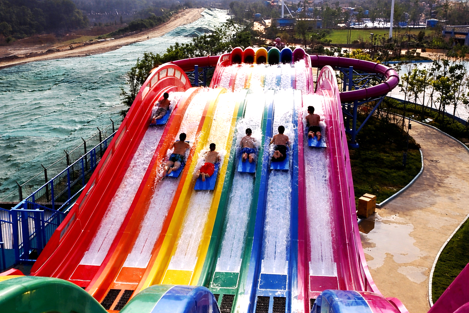Six lanes of Mat Blaster racing water coaster