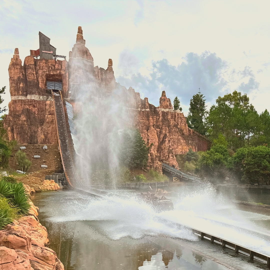 Huge splash from Super Flume boat