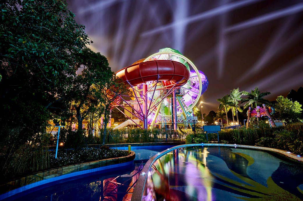 Slidewheel Rotating Water Slide at Night – Chimelong Water Park China