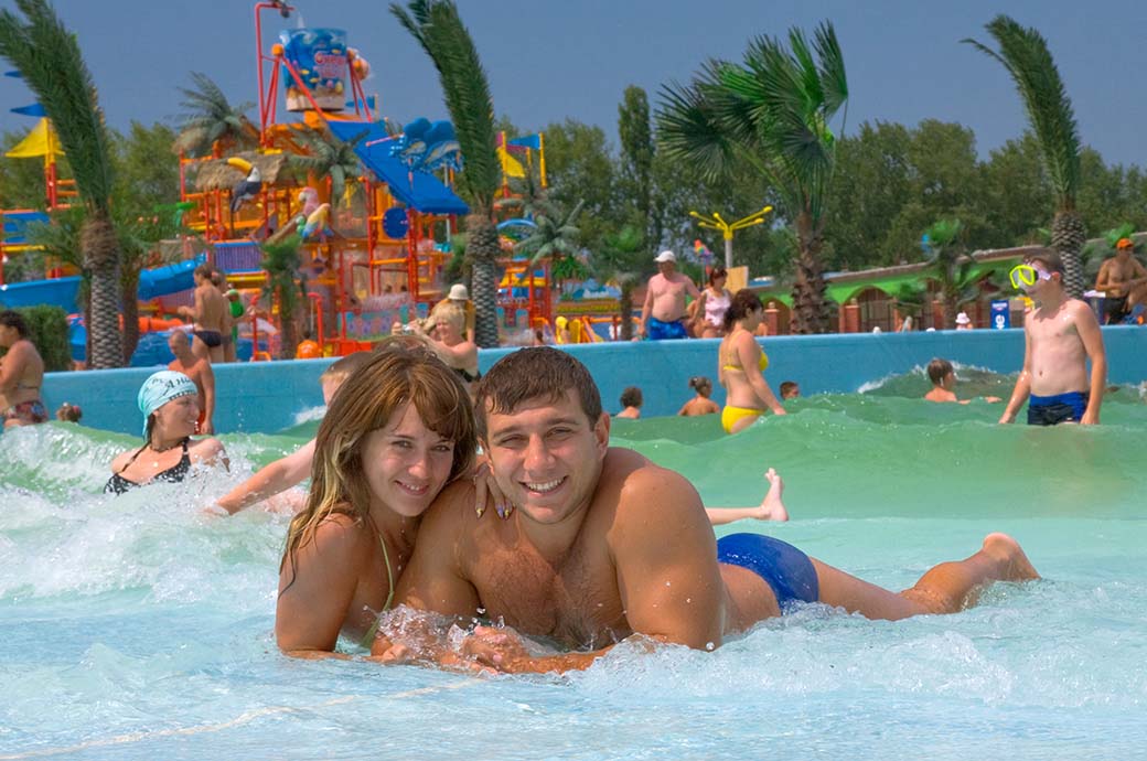 Family Wave Pool Design Company - Tiki Tak Water Park, Russia