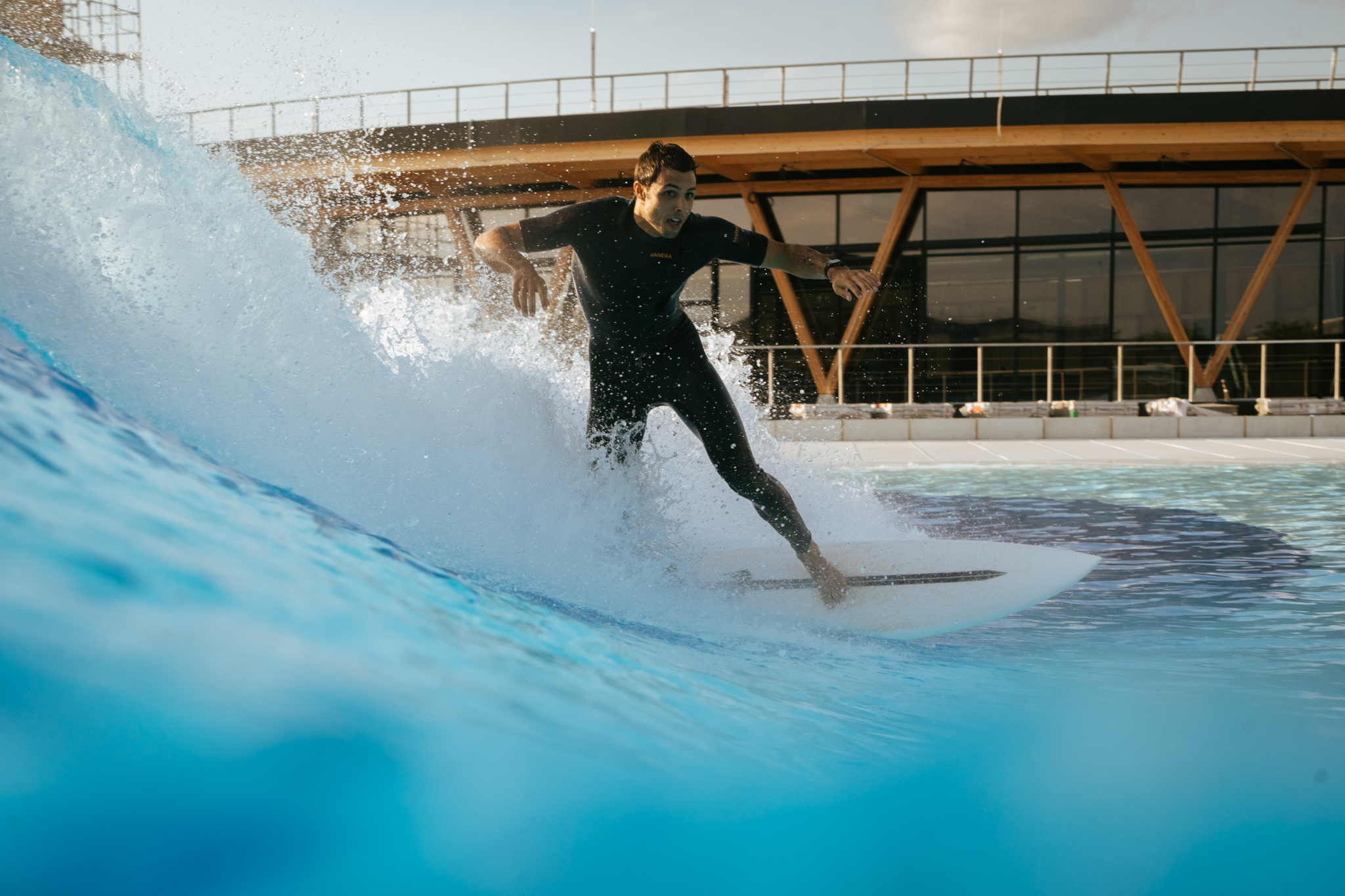 Surfer carving a wave at O2 Surftown MUC