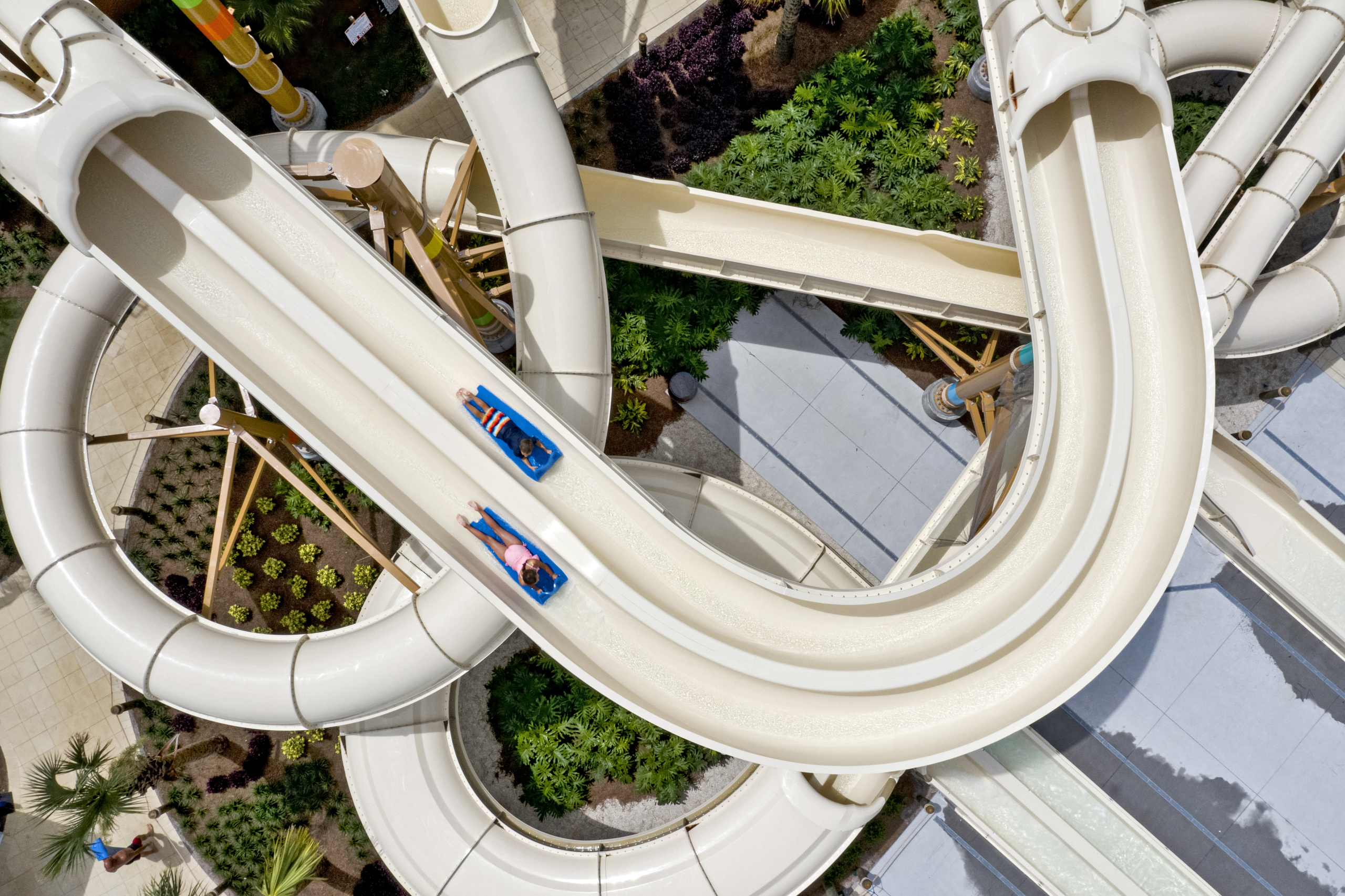 Parallel-Pursuit-Open-Enclosed-Nocatee-Splash-Water-Park-Ponte-Vedra-Beach-USA-WhiteWater West Water Slide