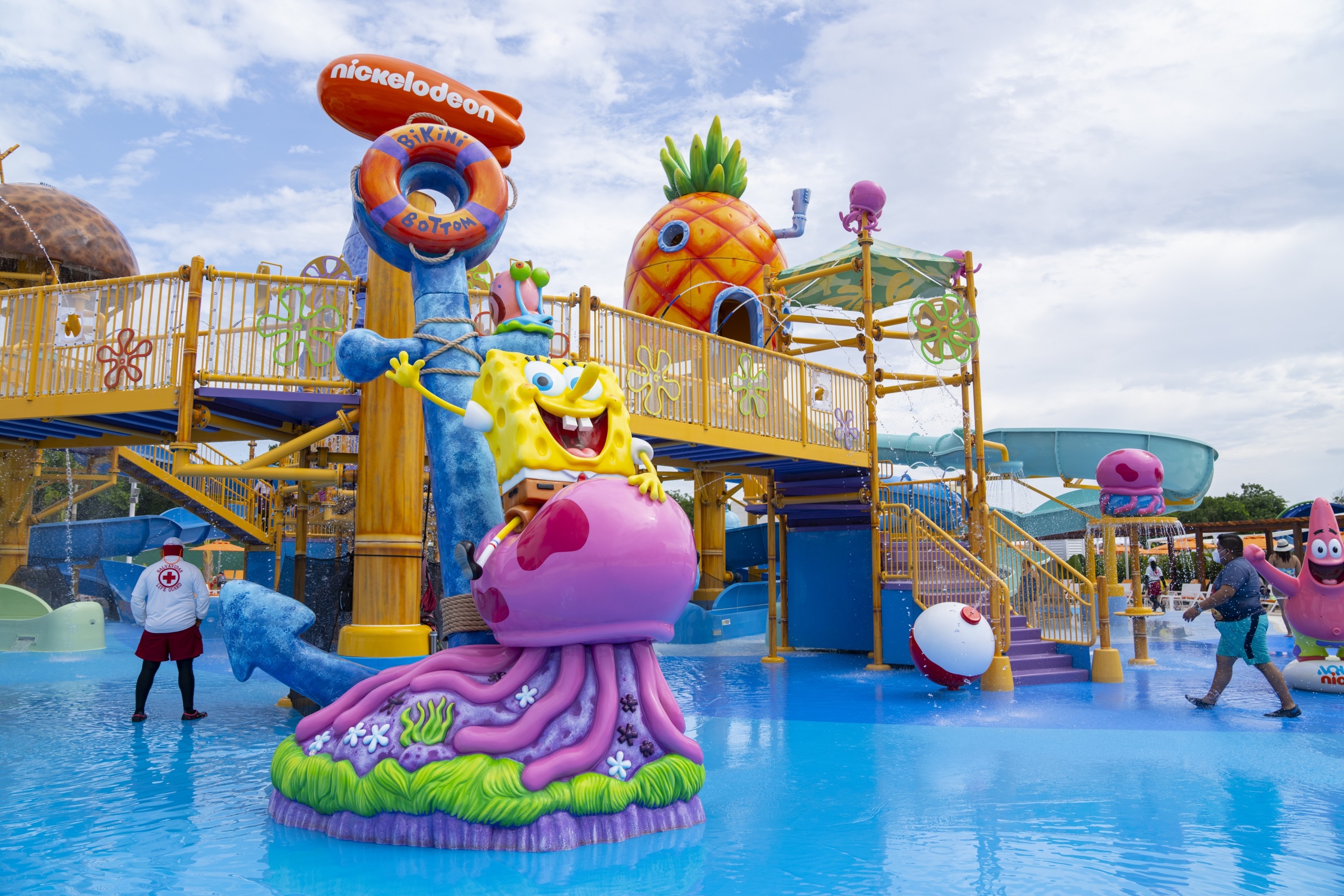 nickelodeon water play structure spongebob bikini bottom beach