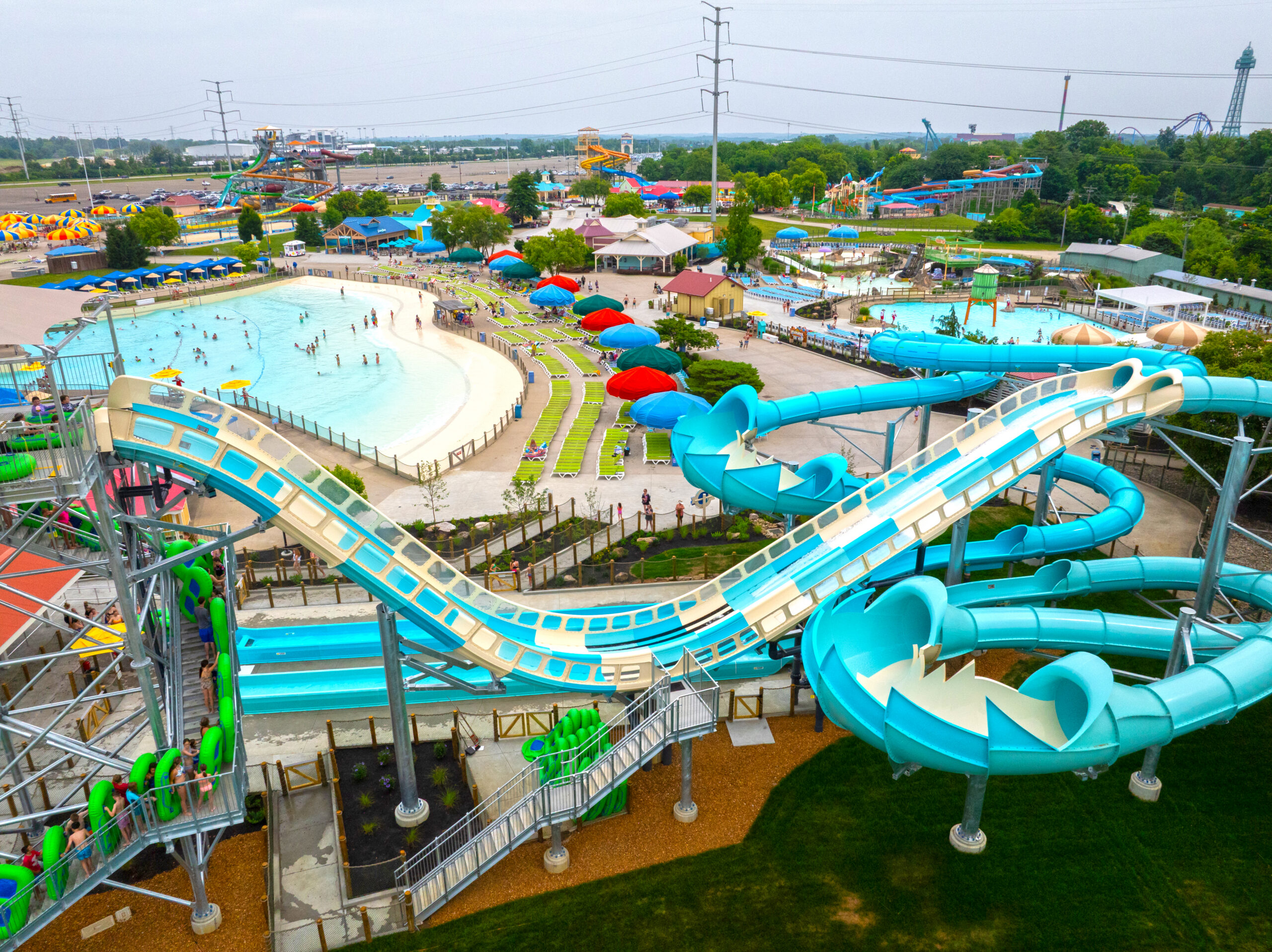 Side-by-side dueling water coaster in a water park