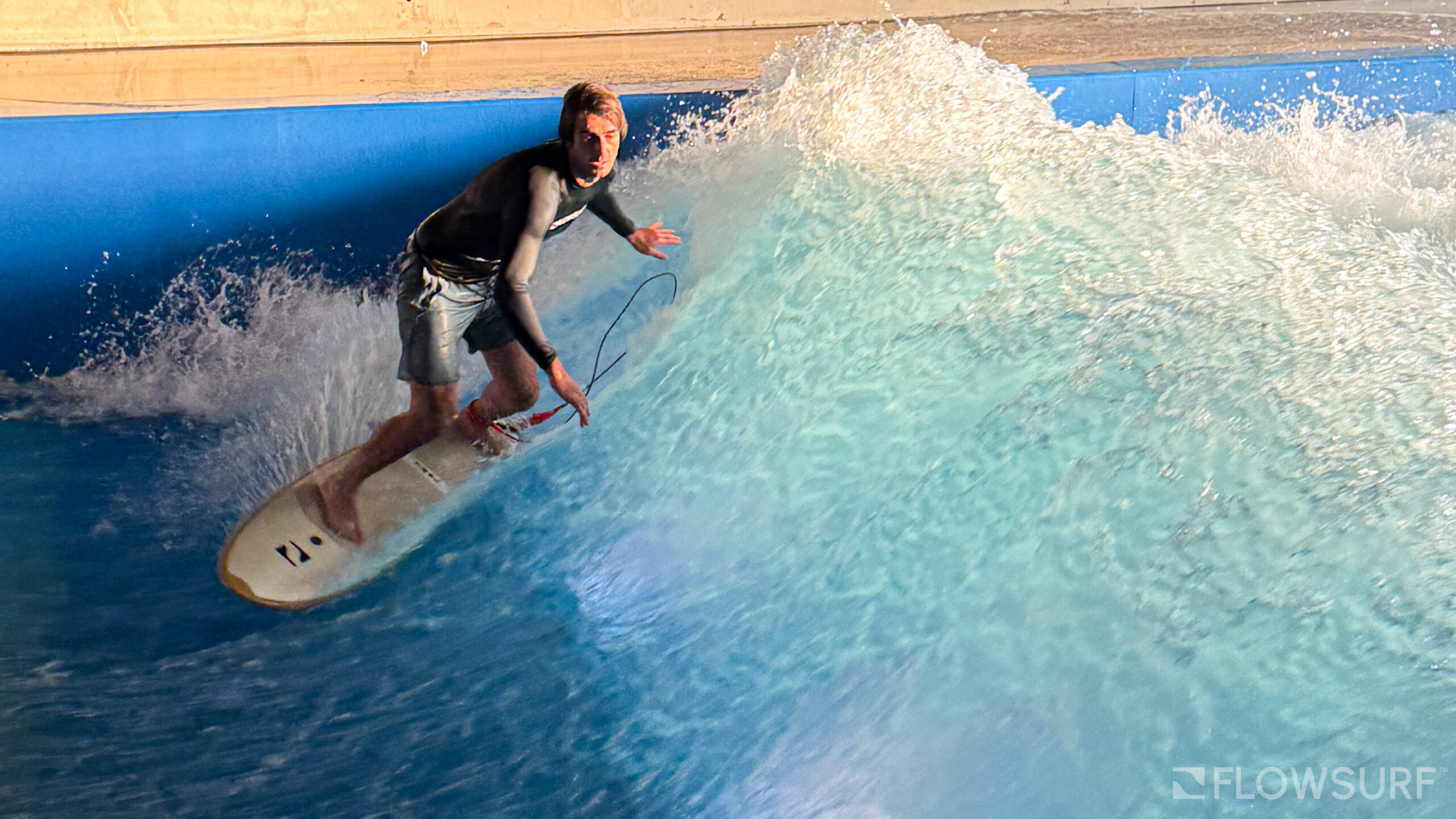 Surfer carving on the FlowSurf