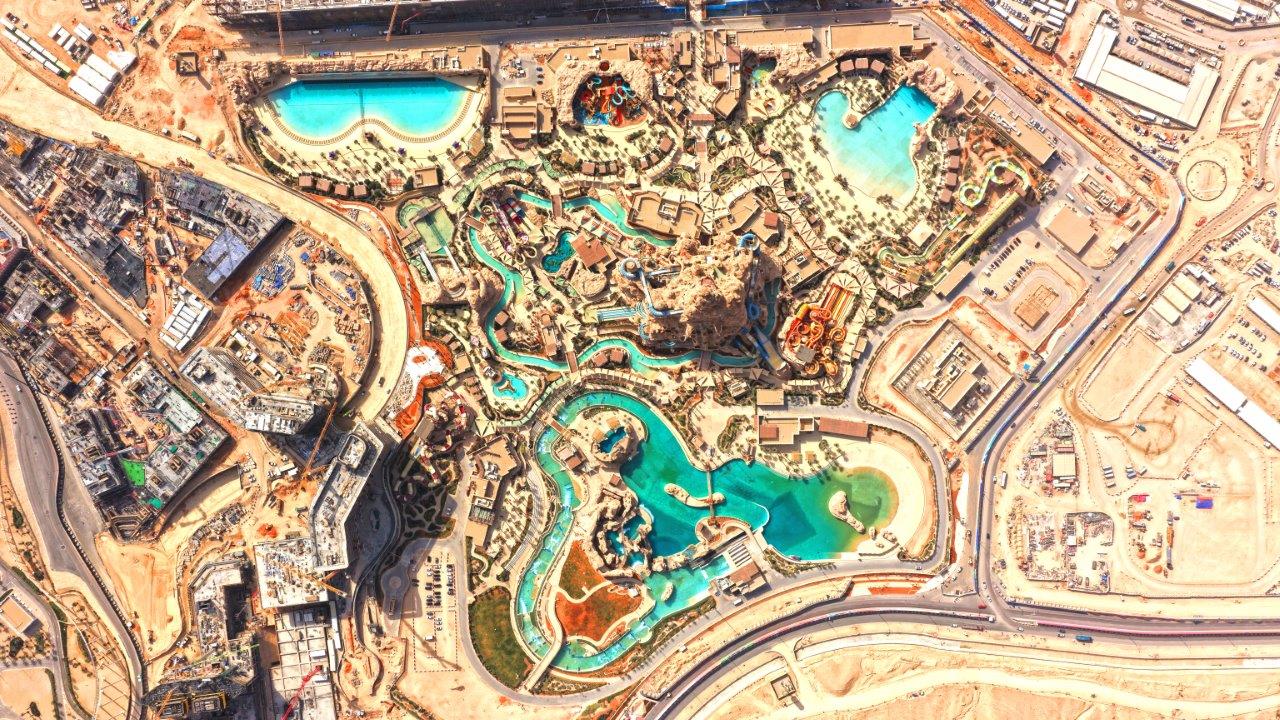 Overview of a water park in the desert