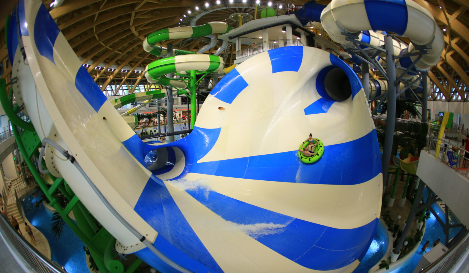 Manta-Akvamir-Waterpark-Novosibirsk-Russia-1