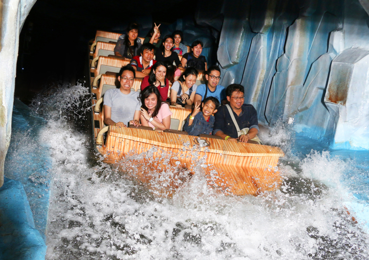 Shoot the Chute, River Raft Ride, Dunia Fantasi, Ancol, Indonesia