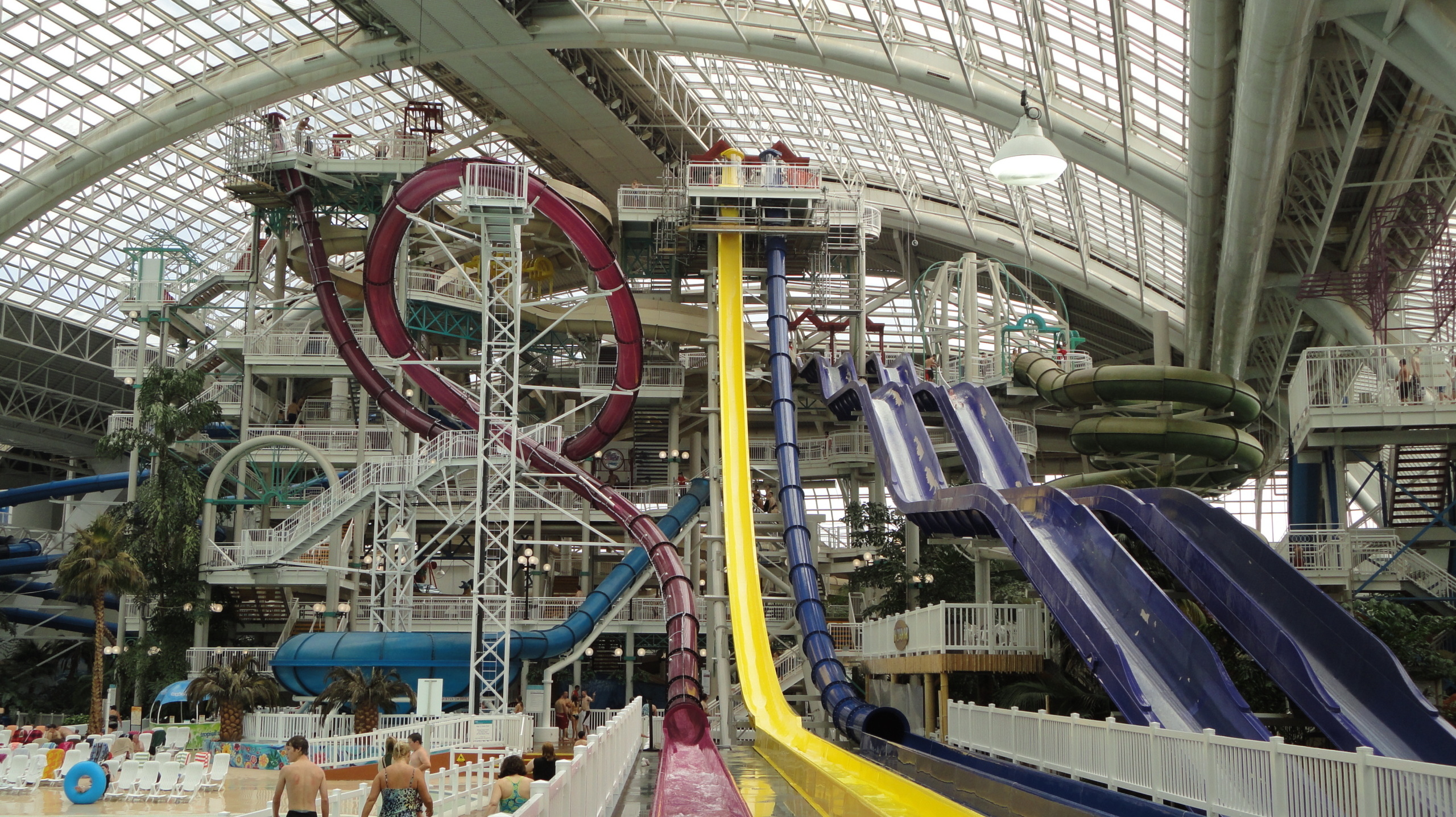 1 AquaLoop-World-Waterpark-at-West-Edmonton-Mall-Edmonton-Canada