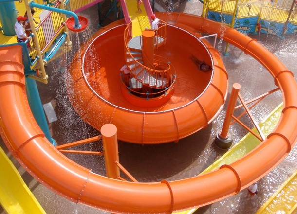 Champagne Bowl Water Slide at Hawaiian Falls, Roanoke, TX, USA