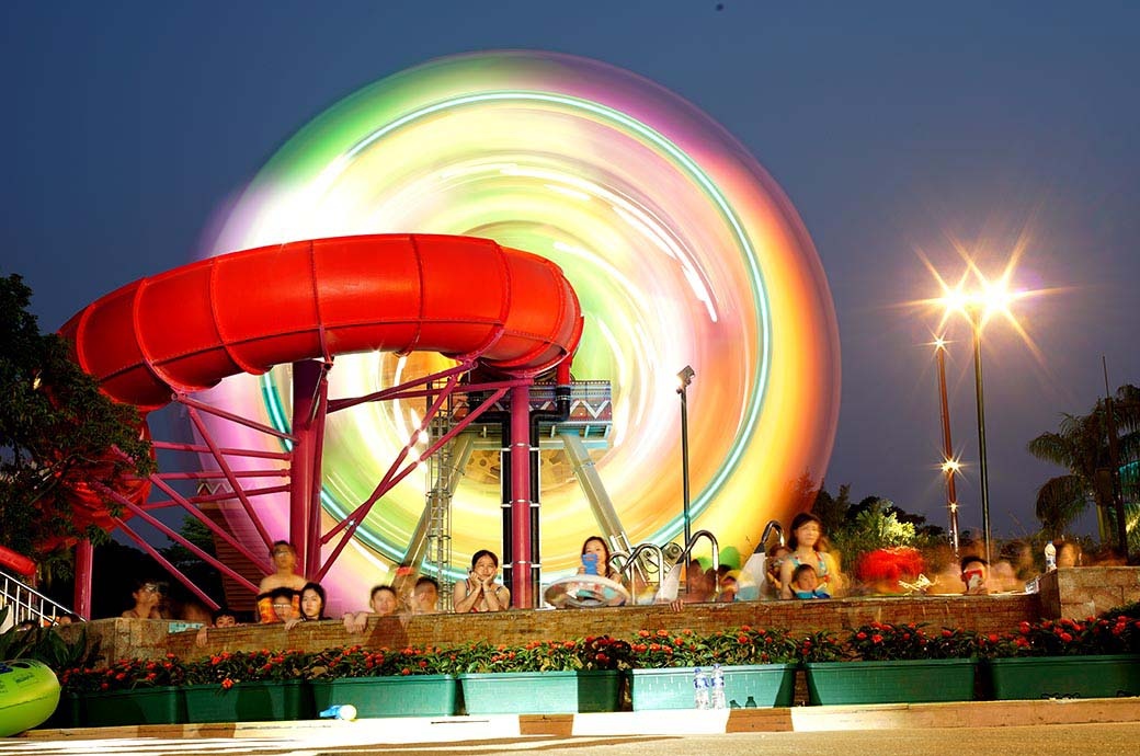 SlideWheel First Rotating Water Slide Chimelong Water Park, Guangzhou, China