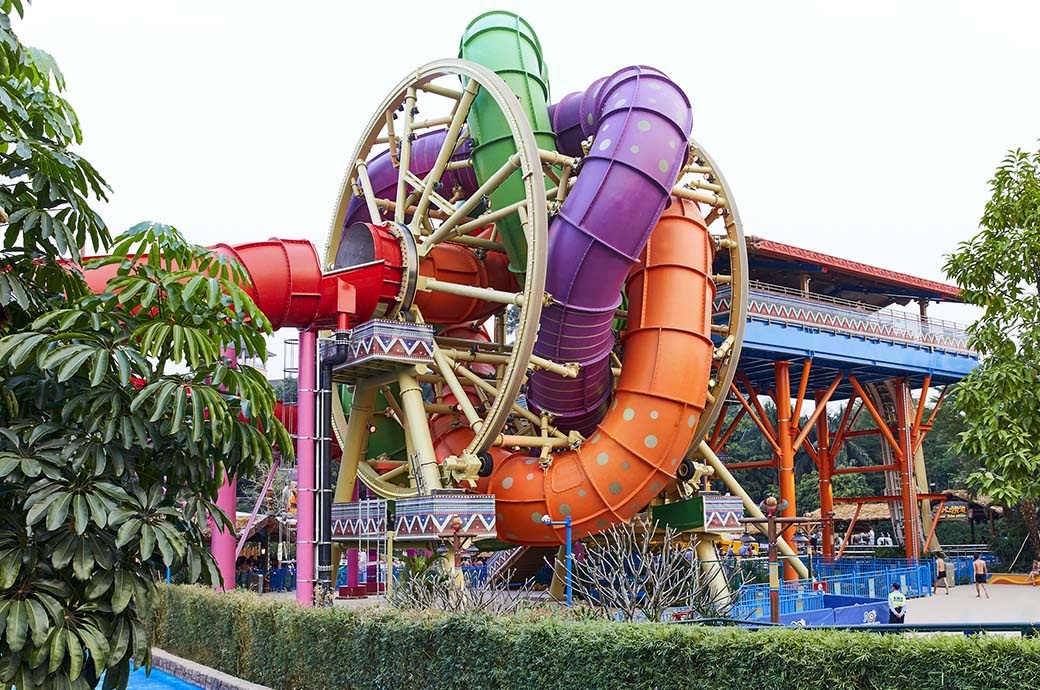 SlideWheel World's First Rotating Water Slide Chimelong Water Park, Guangzhou, China