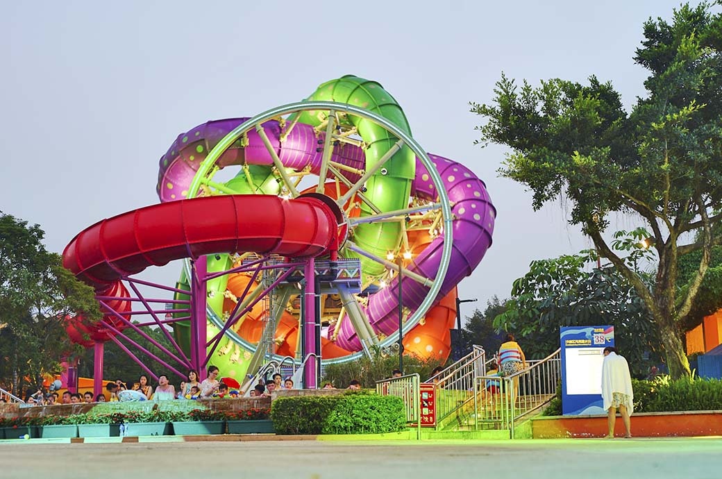 Slide Wheel World's First Rotating Water Slide at Night – Chimelong Water Park, Guangzhou, China