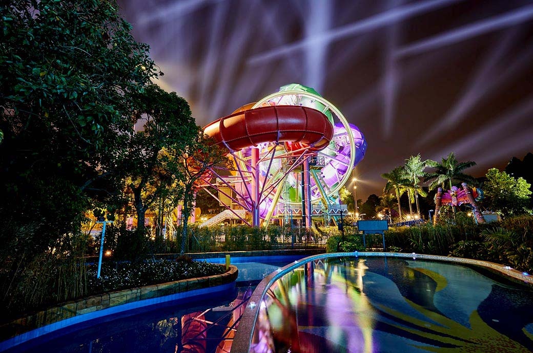 Slidewheel Rotating Water Slide at Night – Chimelong Water Park China