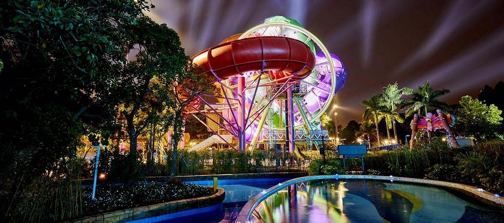 Slidewheel Rotating Water Slide at Night – Chimelong Water Park China