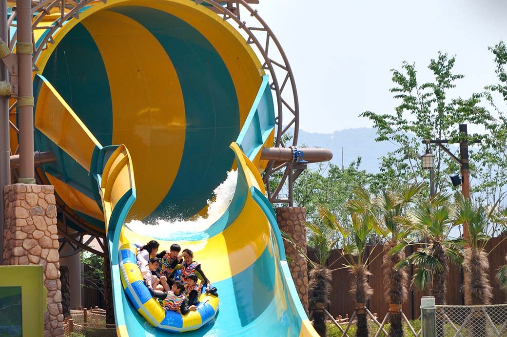 Python Water Slide Developer for Lotte Gimhae Waterpark, Korea
