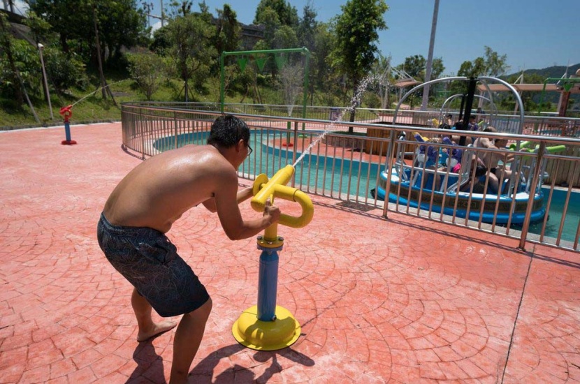 Having fun and playing with Raft Battle - best Water Ride Developer - WhiteWater West - Gui’an Water Park, Fuzhou, China