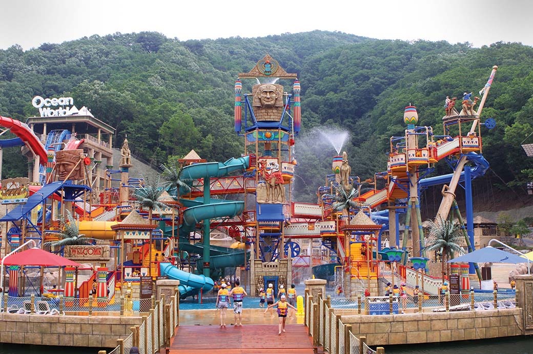 Giant RainFortress Water Play Structure Supplier Vivaldi Park Ocean World, Korea