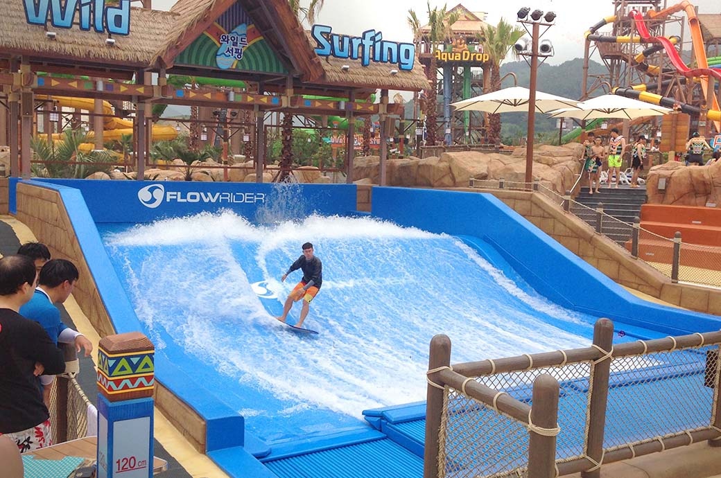 FlowRider Double Surf Simulator - Lotte Gimhae Waterpark, Korea