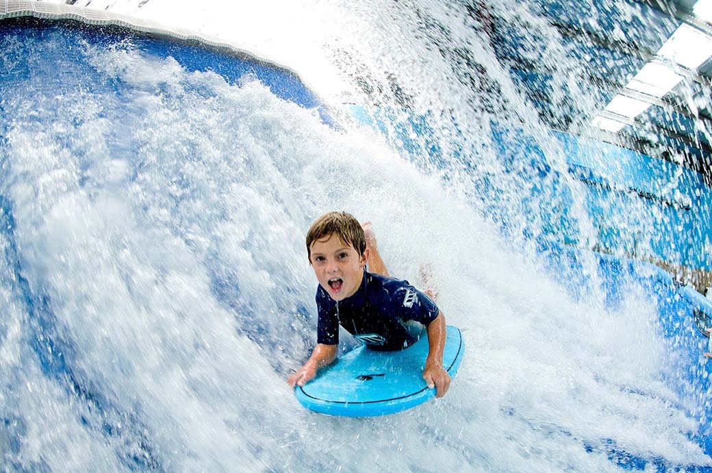 Indoor Surf Wave Simulator latitube by Flowrider