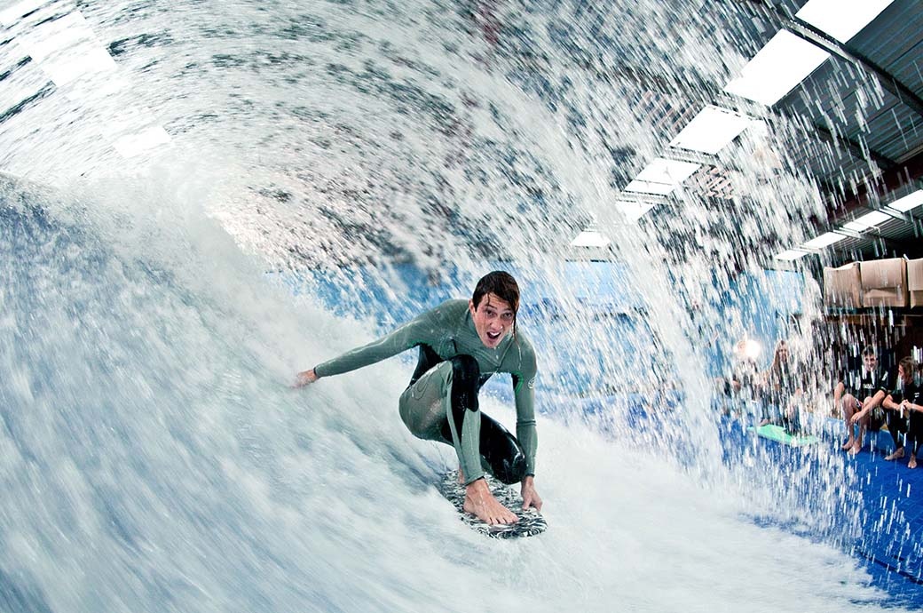 Indoor Surf Wave Simulator latitube by Flowrider