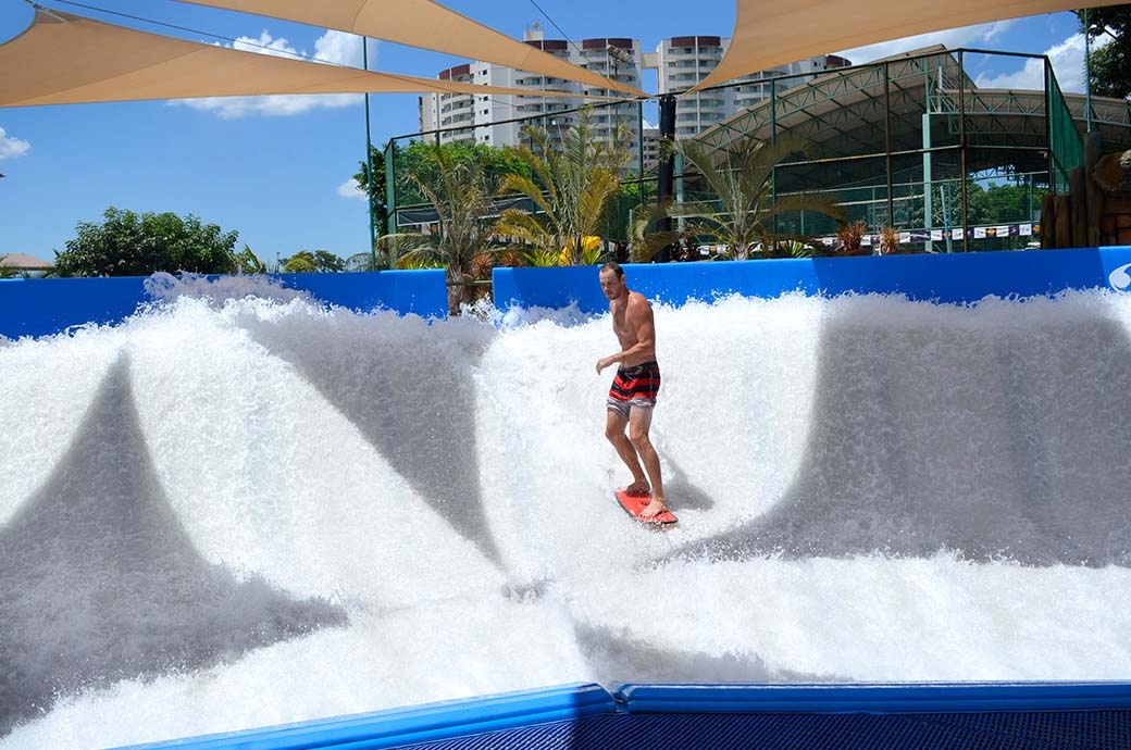 WaveOz Surf Wave Machine Designed by FlowRider - Parque Aquático Thermas dos Laranjais, Olímpia, Brazil