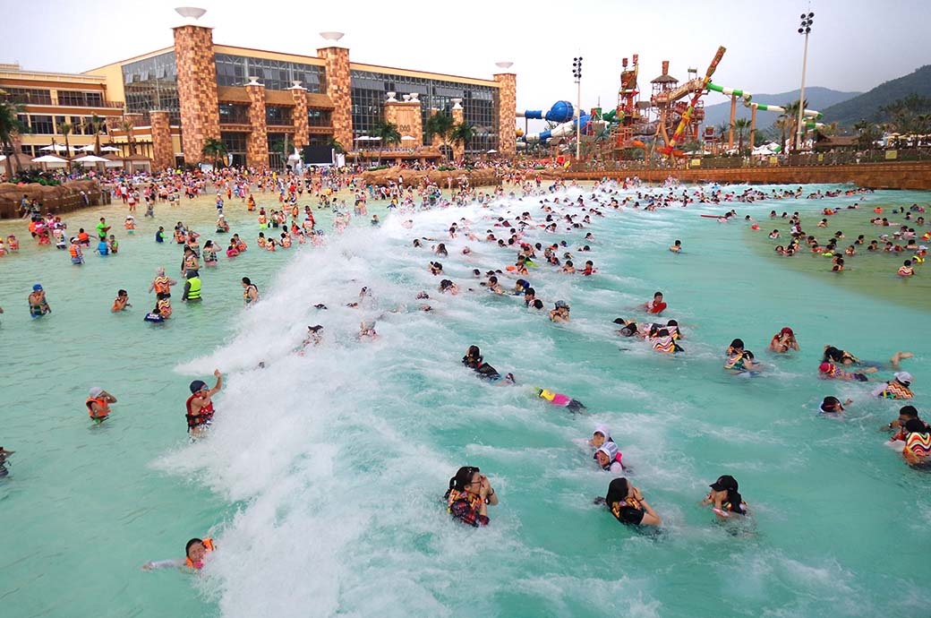 Surf Wave Pool Construction Company - Lotte Gimhae Waterpark, South Korea