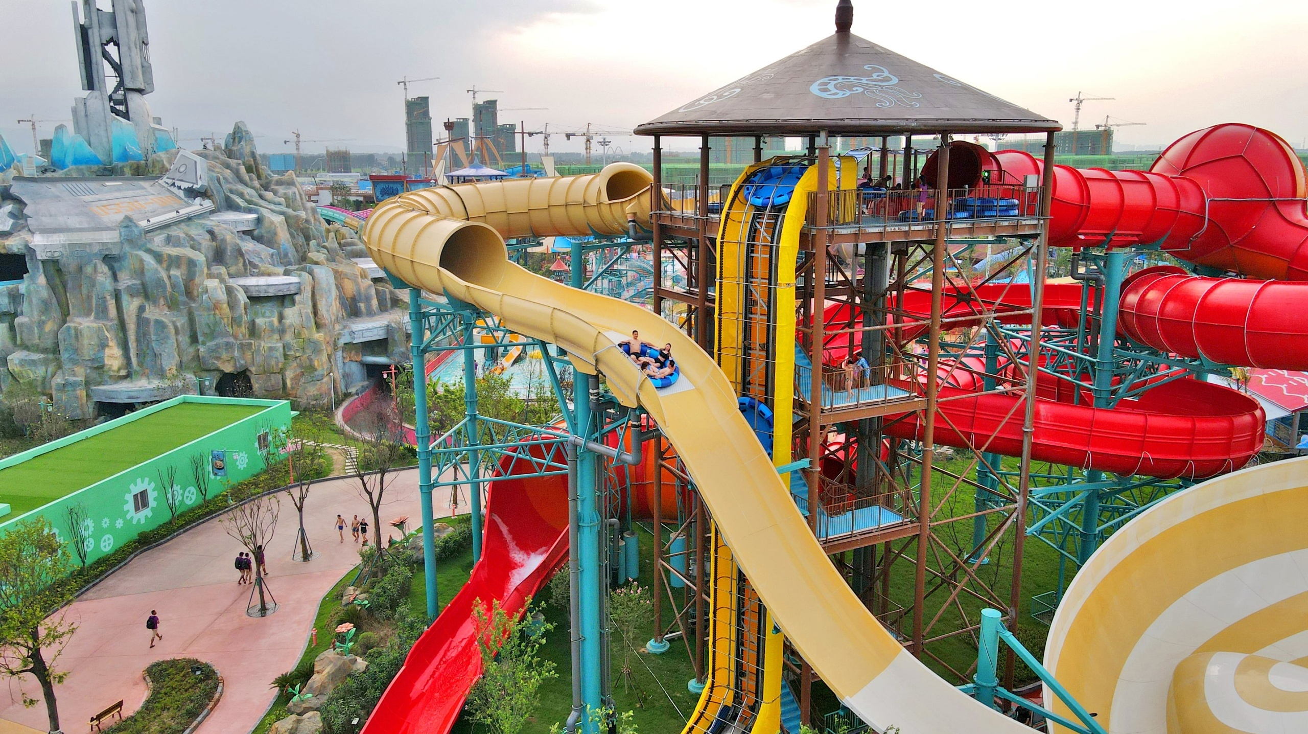 Best and most fun Orbiter Water Slide by WhiteWater West, Family Water Park, OCT-Xiangyang-Xiangyang-China