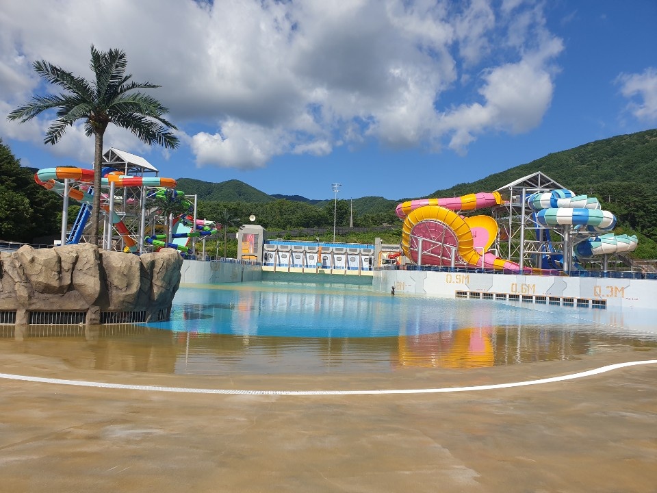 Surf Wave Pool, Shinan Construction, Dunnemyun, South Korea (8)