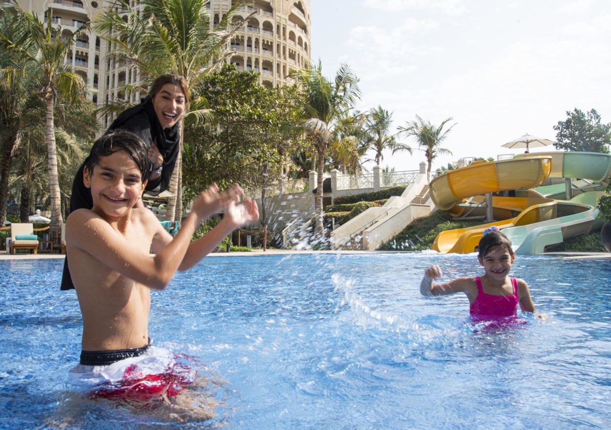 Pool Sider, Waldorf Astoria Ras Al Khaimah, Ras Al Khaimah, UAE