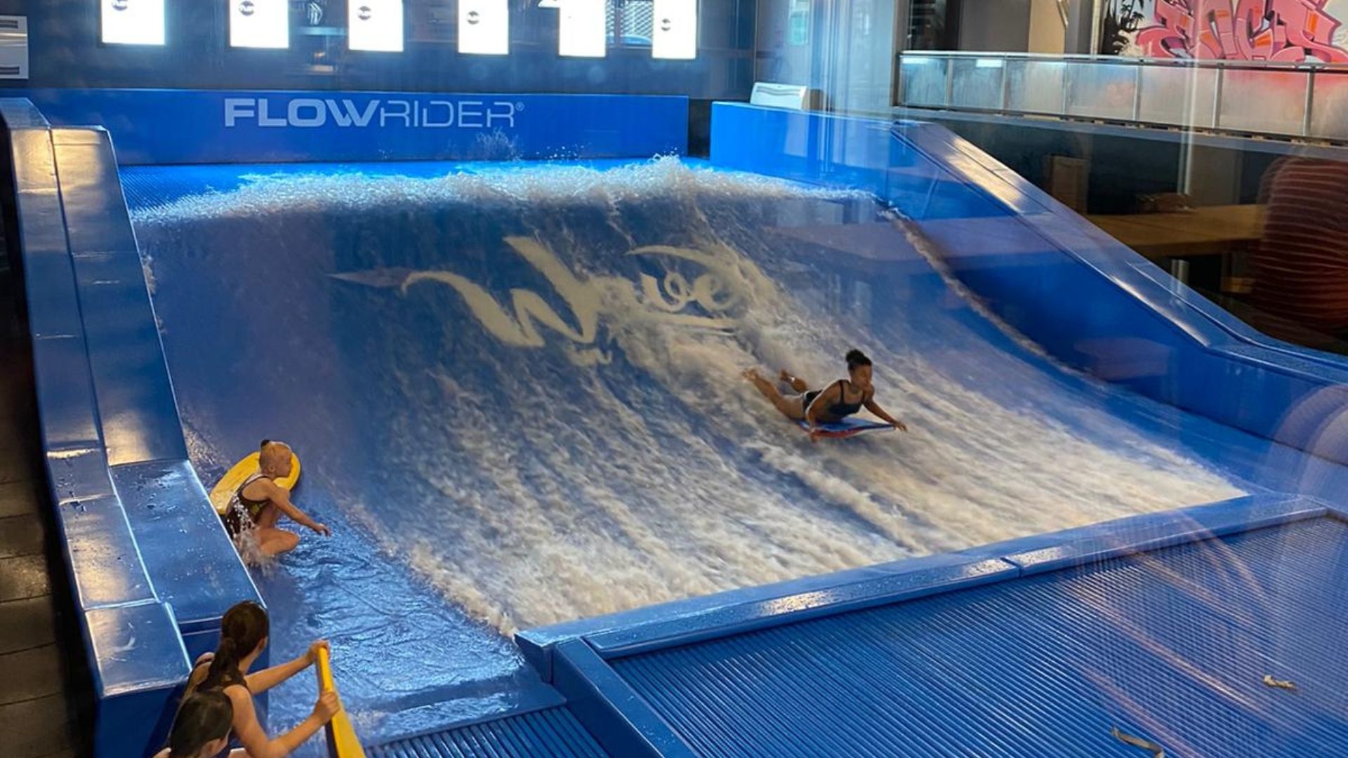 FlowRider Double, Wave in Paris, Paris, France