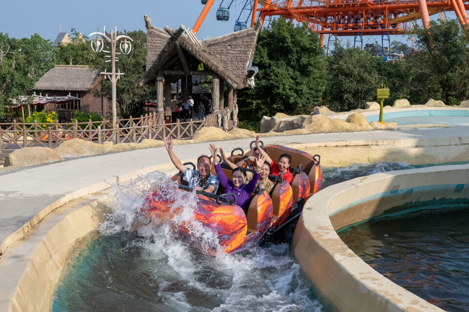 Super-Flume-VinWonders-Phu-Quoc-Vietnam-Photo88