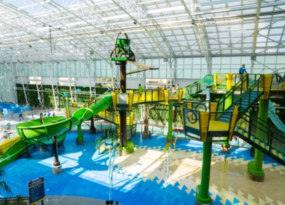 Elevated aquatic play structure in yellow and green