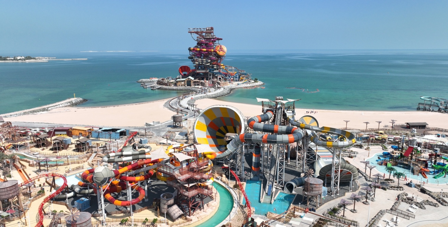 Overview of a large water park at the sea