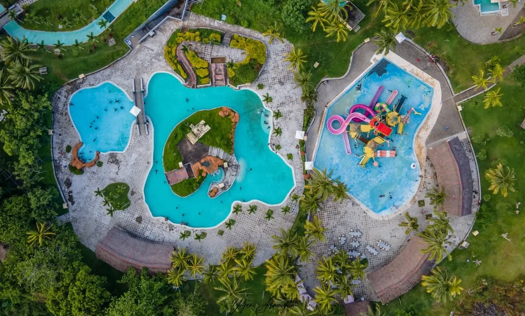 The Splash and Fun Leisure Park is an exciting and unique water themed park over 30 arpents of  (4)